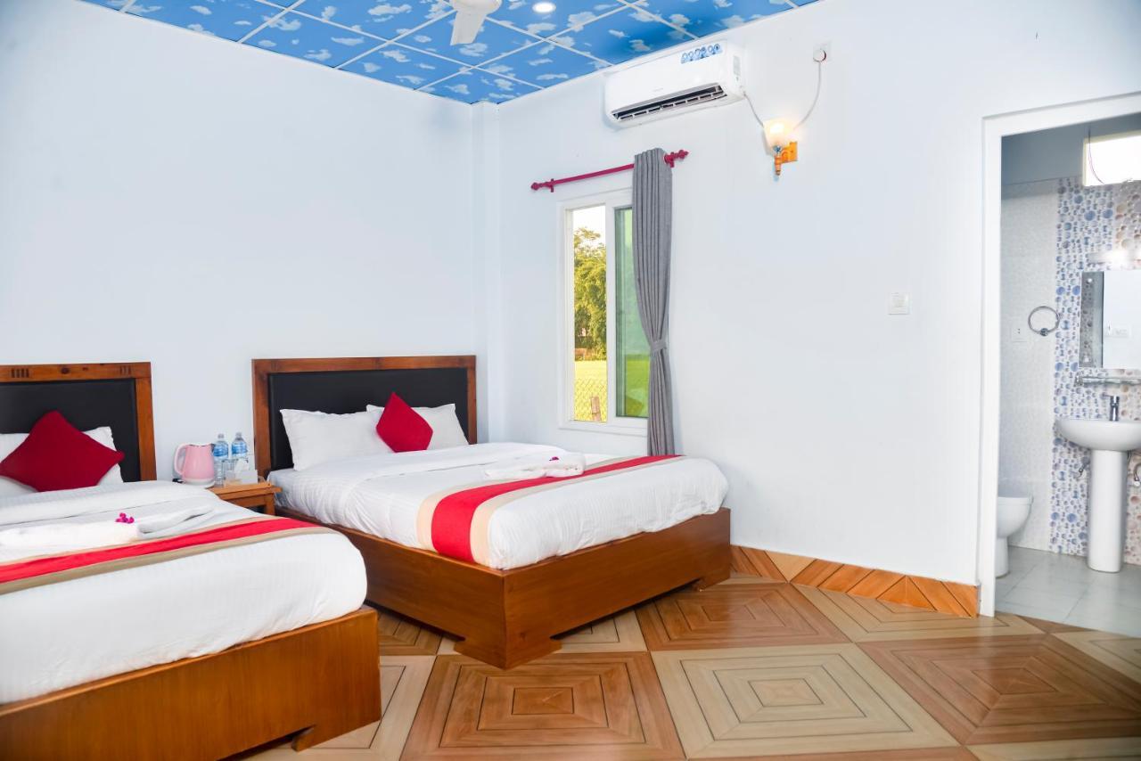 Hotel Greenland Safari Sauraha Dış mekan fotoğraf