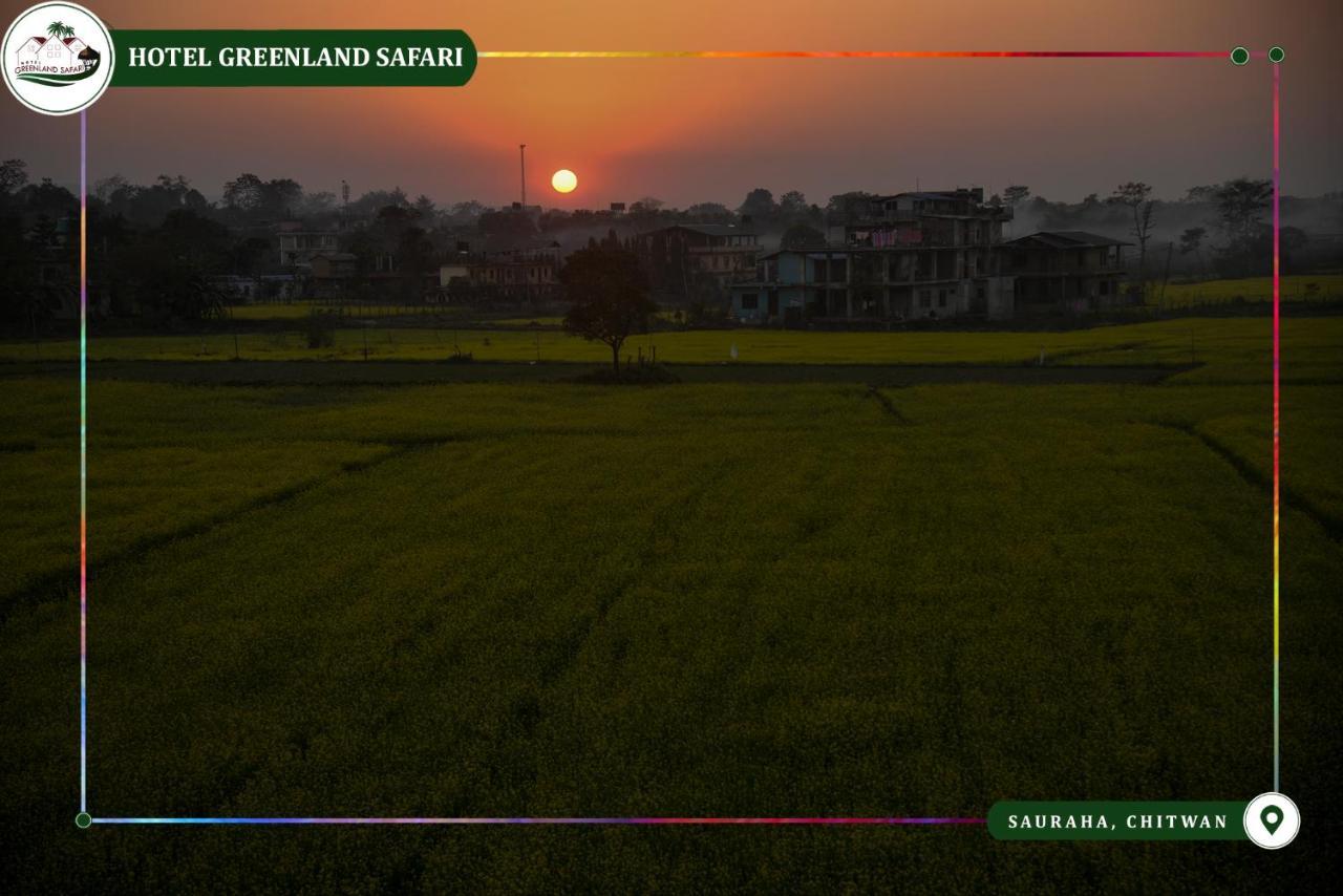 Hotel Greenland Safari Sauraha Dış mekan fotoğraf