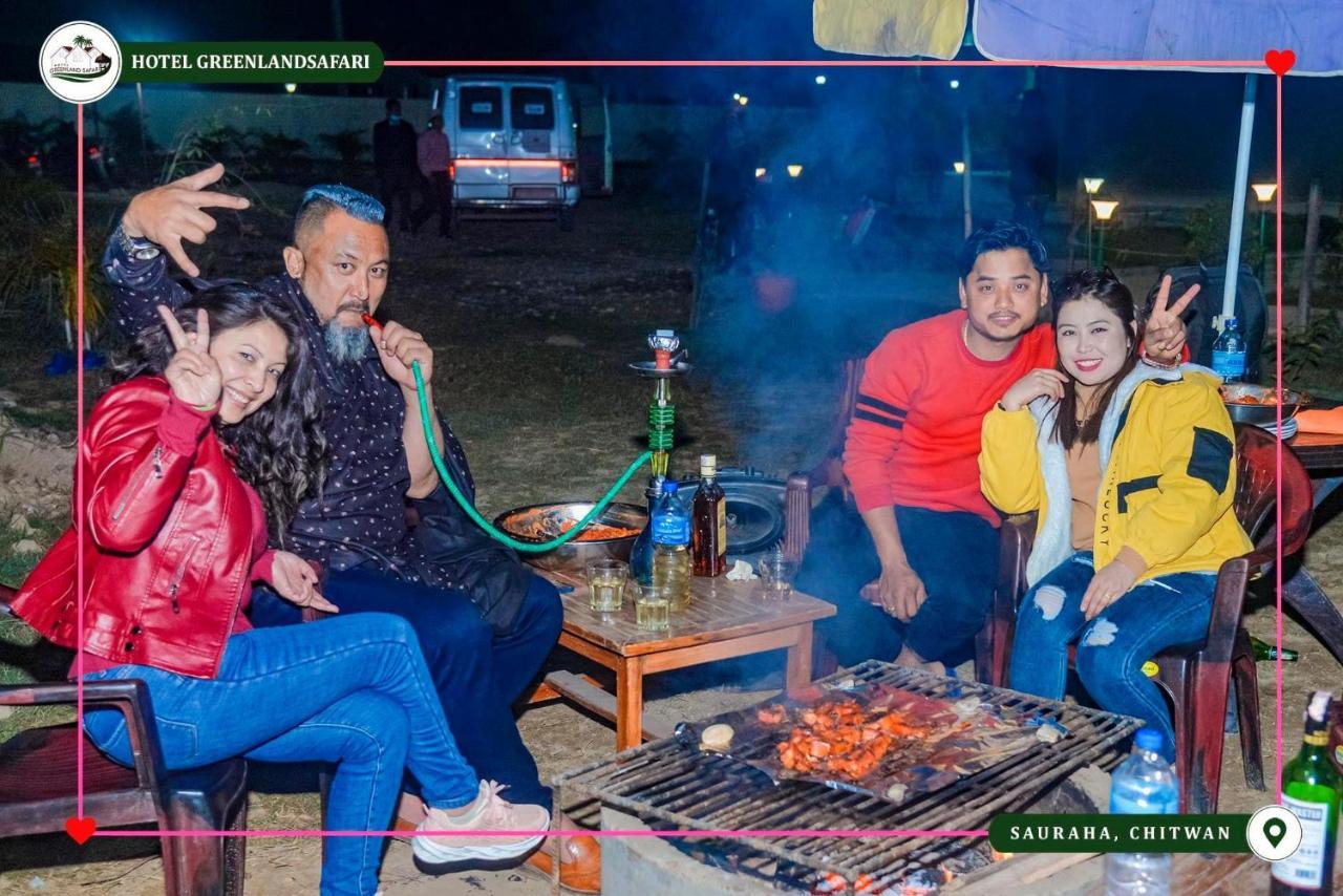 Hotel Greenland Safari Sauraha Dış mekan fotoğraf