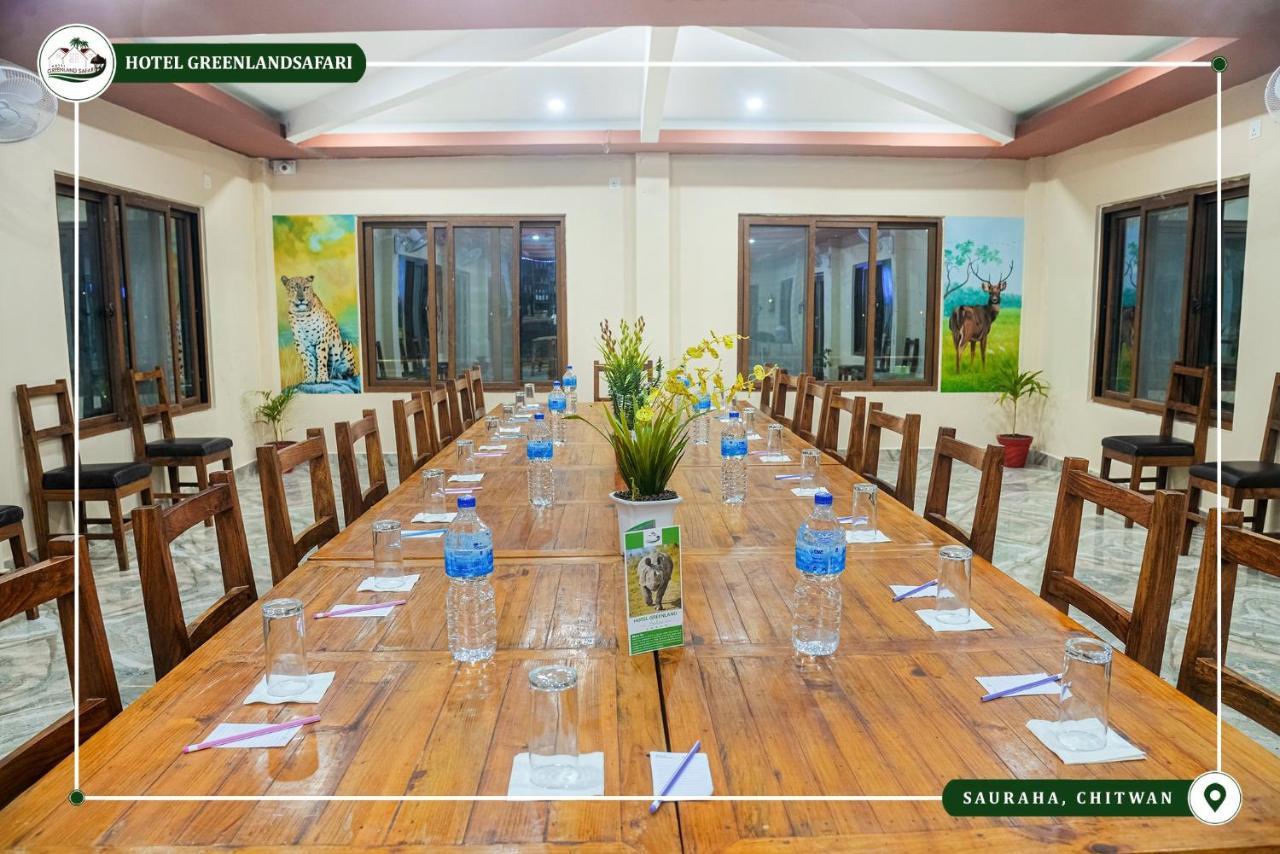 Hotel Greenland Safari Sauraha Dış mekan fotoğraf