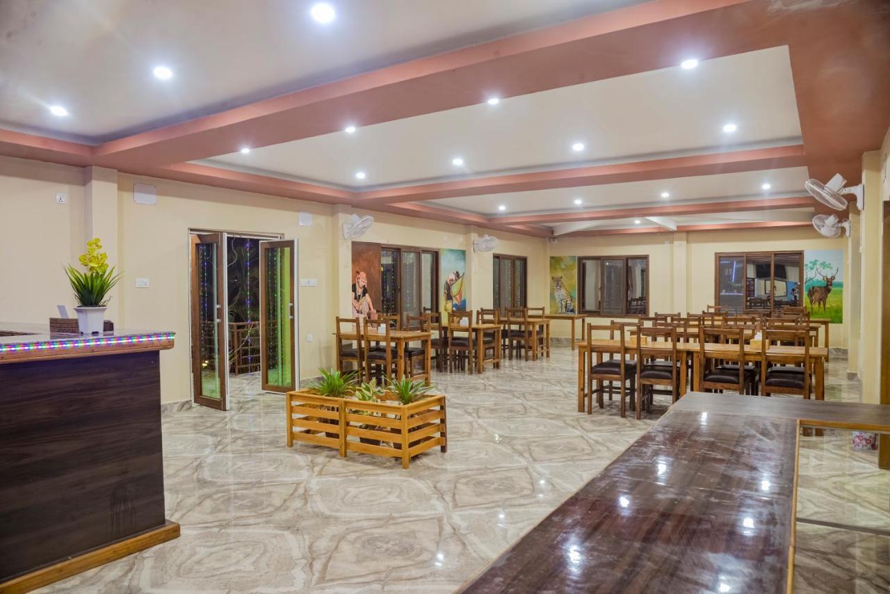 Hotel Greenland Safari Sauraha Dış mekan fotoğraf