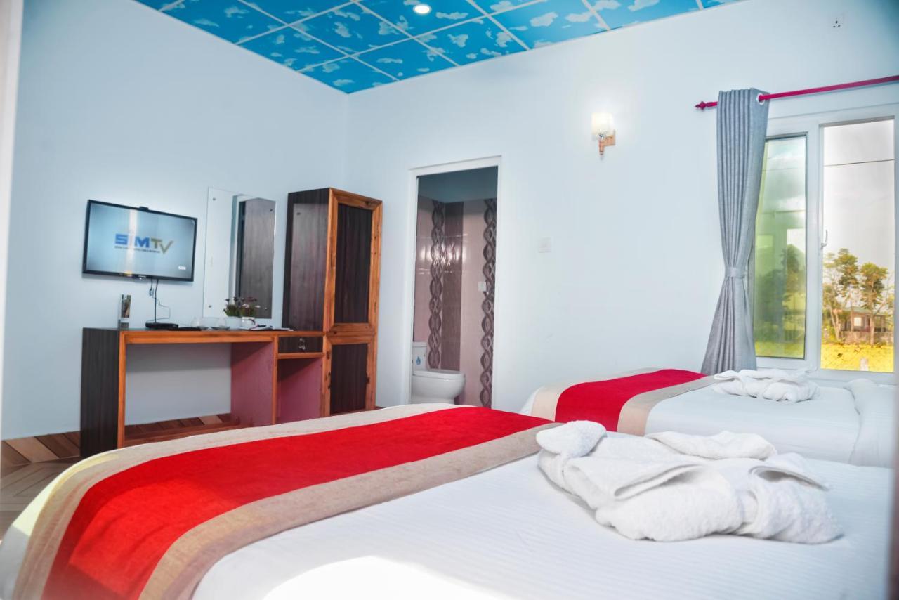 Hotel Greenland Safari Sauraha Dış mekan fotoğraf