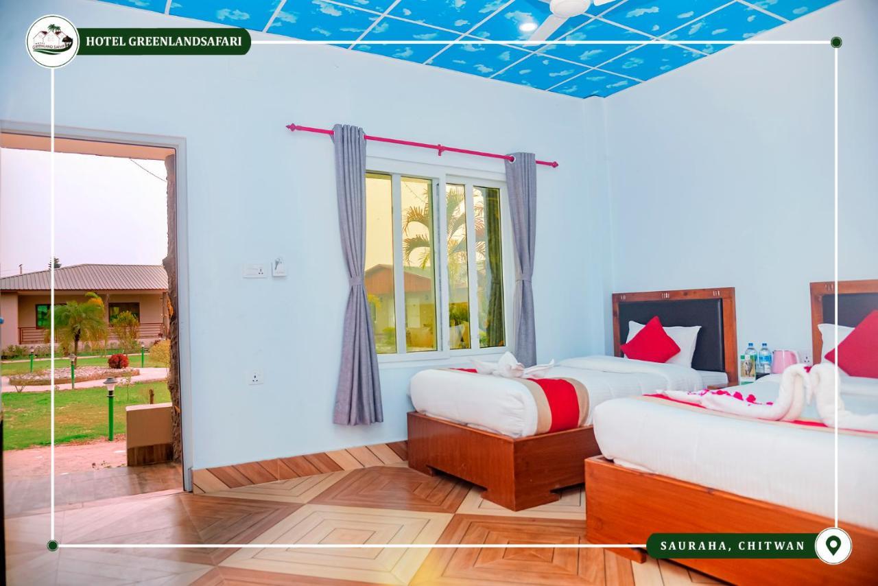 Hotel Greenland Safari Sauraha Dış mekan fotoğraf