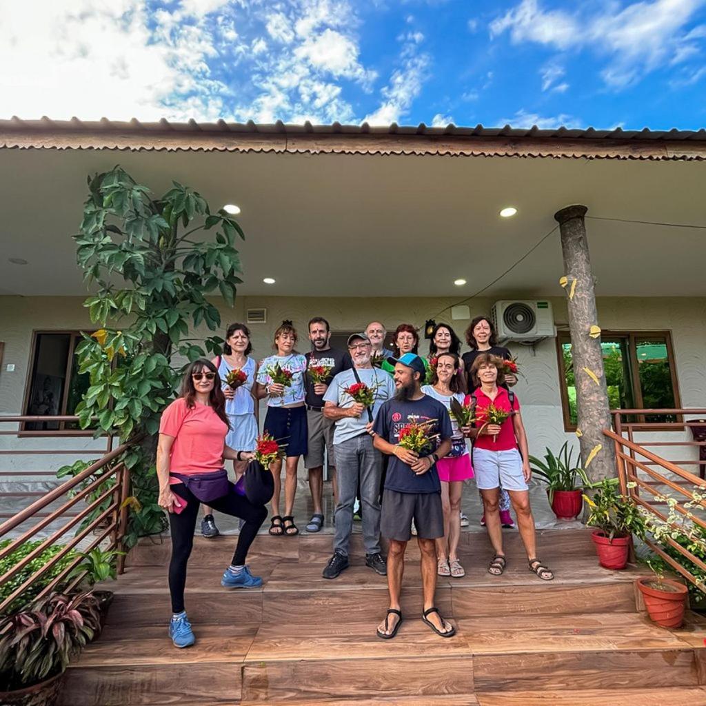 Hotel Greenland Safari Sauraha Dış mekan fotoğraf